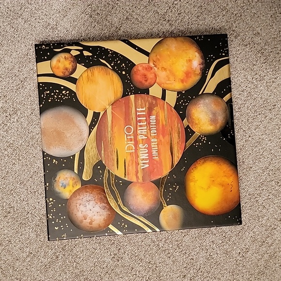 3/$15! - BNIB - LIMITED EDITION VENUS 12 Shade Palette - Picture 2 of 2